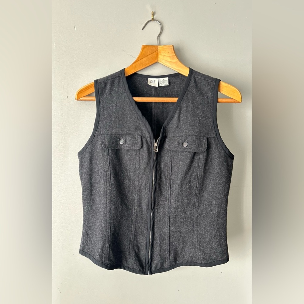 ✌️4 for $20✌️ Gap recycled wool vest - Picture 2 of 11